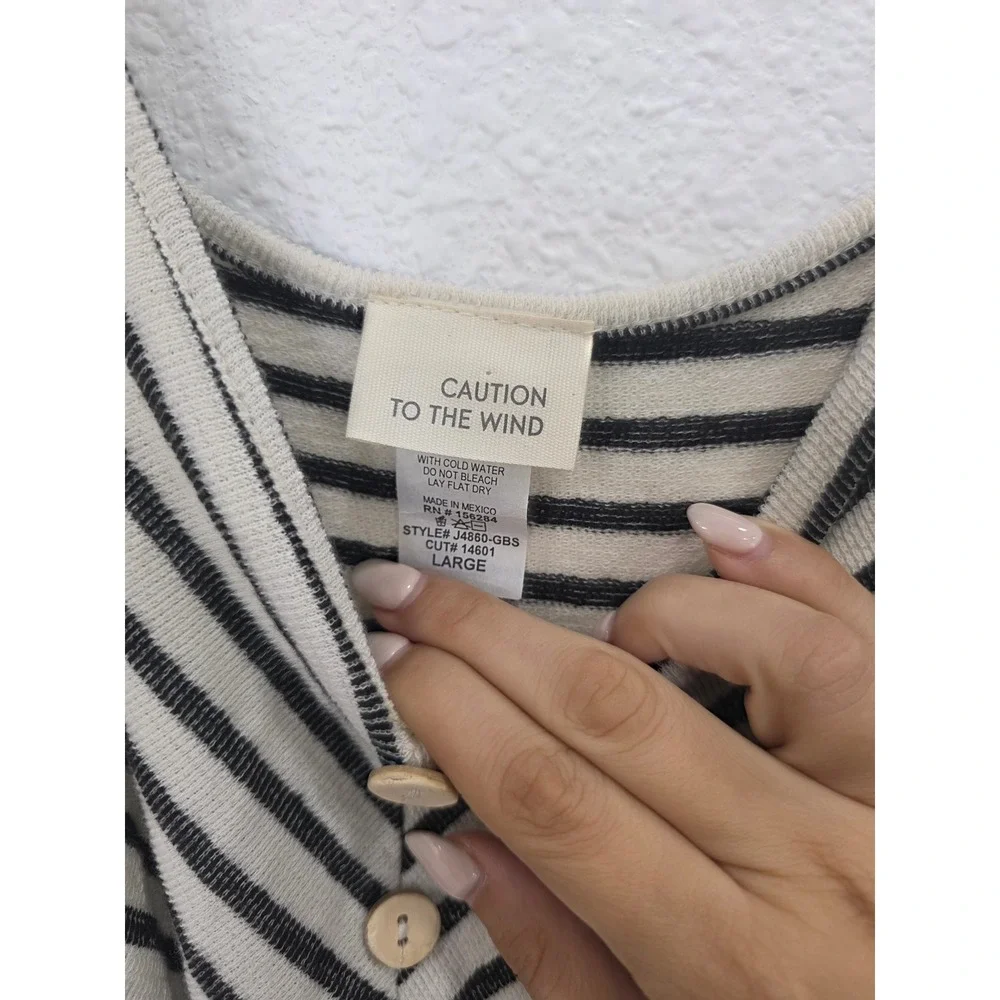 CAUTION TO THE‎ WIND Striped Jumpsuit Button Front Wide Leg Cropped Size Large - Picture 3 of 5